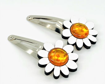 Cute hand painted daisy pair of hair clips, with upcycled soda can 'jewel',  quirky, fun, handmade, sustainable bamboo, eco-friendly gift