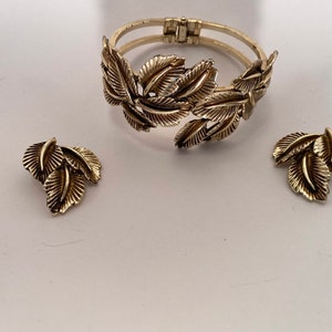 Leaf design cuff bracelet and earrings.