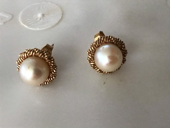 Pearl earrings - image 1