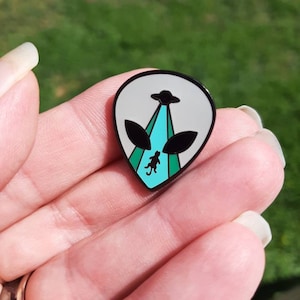 Alien Cat Abduction Hard Enamel Pin: Collectible Lapel Pin