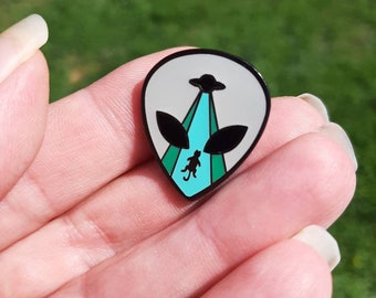 Alien Cat Abduction Hard Enamel Pin: Collectible Lapel Pin
