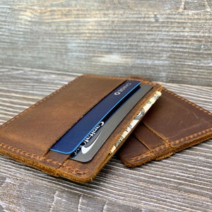 Cartera de cuero minimalista, cartera de bolsillo frontal delgada personalizada, tarjetero para hombre, tarjetero de cuero desgastado, regalo perfecto
