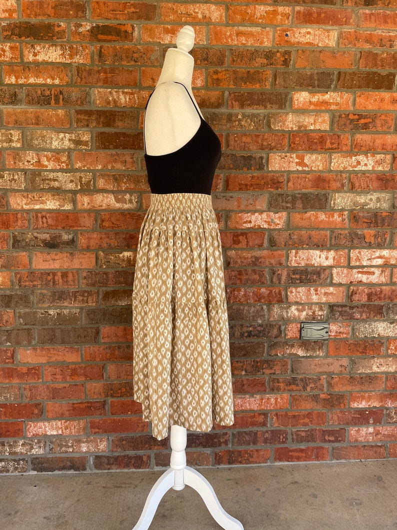 vintage beige white ikat tiered flouncy midi skirt Medium M 80s koret boho folk southwestern prairie twirly flirty feminine country skirt