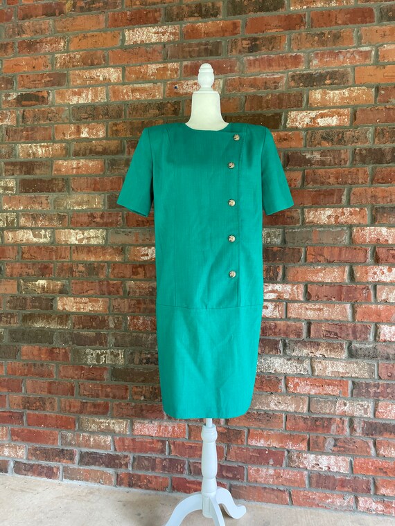 Kelly green shift clearance dress