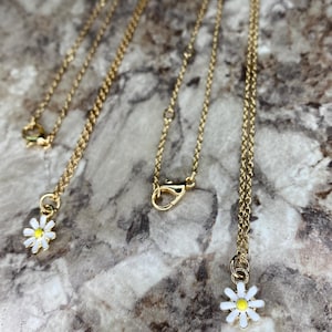Gold daisy necklaces