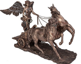 Griechische Siegesgöttin auf römischen Streitwagen Statue Figur Skulptur