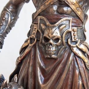 Hades med Cerberus-statyn bild 9