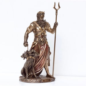 Hades med Cerberus-statyn bild 2
