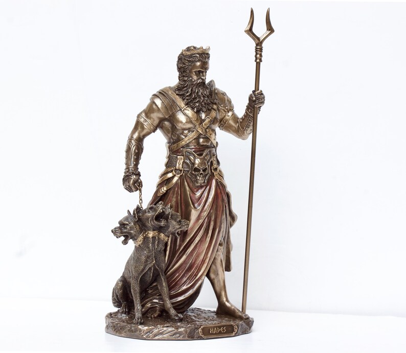 Hades med Cerberus-statyn bild 2