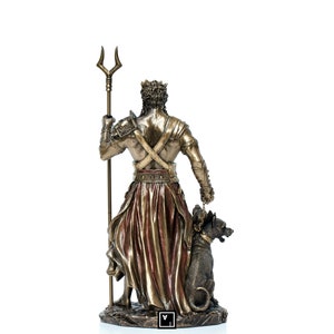 Hades med Cerberus-statyn bild 5