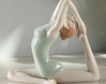 Yoga One Legged King Pigeon Pose Figurine, Fine Porcelain Yoga Sculpture, Eka Pada Rajakapotasana, Yoga Lover Gift, Meditation Decor