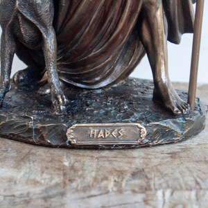 Hades med Cerberus-statyn bild 7