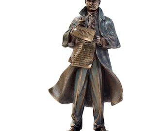 11.02 Inc Detective Sherlock Holmes Statue