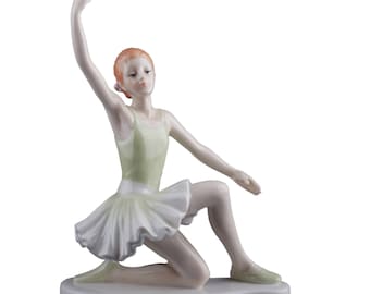 Croise Devant Statue