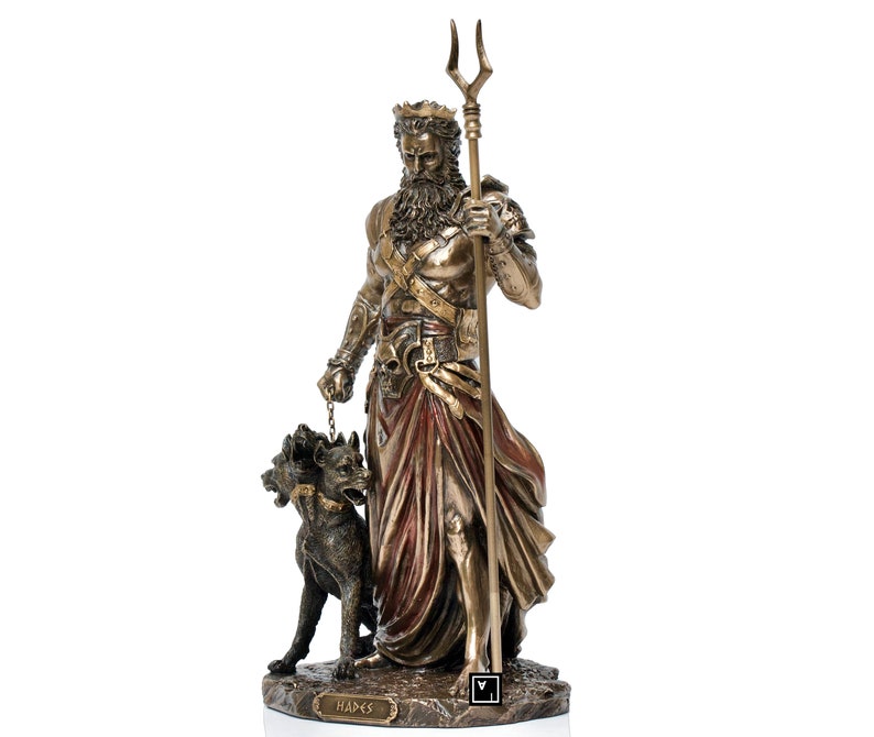Hades med Cerberus-statyn bild 4