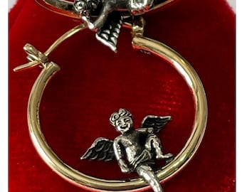 Engel-cherubijnoorbellen: 10 kt gouden oorringen en sterlingzilveren engelen, gepatenteerd ontwerp