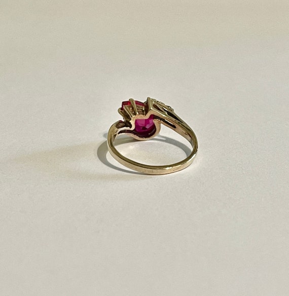 Vintage 1940s 10k Gold Created Ruby Ring with Spi… - image 9