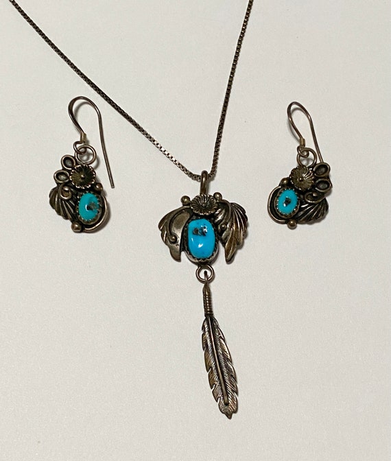 Outstanding Vintage Native American Navajo Sterling Silver Shield Feathers Collar Necklace Outstanding Vintage Native American Navajo Sterling Silver Shield Feathers Collar Necklace