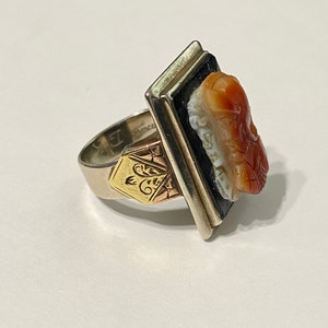 Antique 10k Tri-Color Gold Double face in Carnelian, White & Black Onyx Warrior Ring Size 10 1/2- Heavy 15 grams