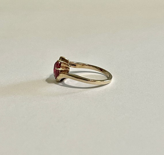 Vintage 1940s 10k Gold Created Ruby Ring with Spi… - image 8