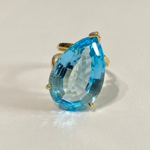 Vintage Pear Cut Blue Topaz Ring: 14k Yellow Gold Estate Jewelry