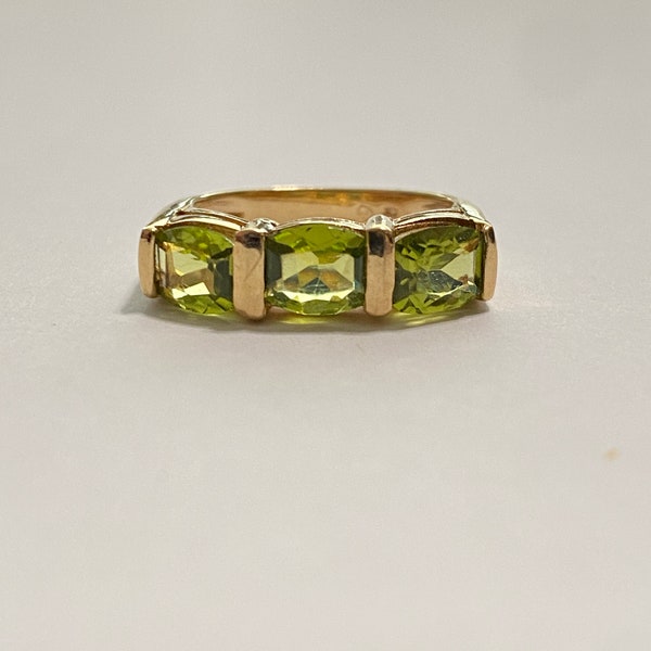 Peridot Ring - 10k Yellow Gold 2.28ct Light Green Multi Oval Gem Statement - Vintage Size 5 1/4 August Birthstone  Fine Jewelry