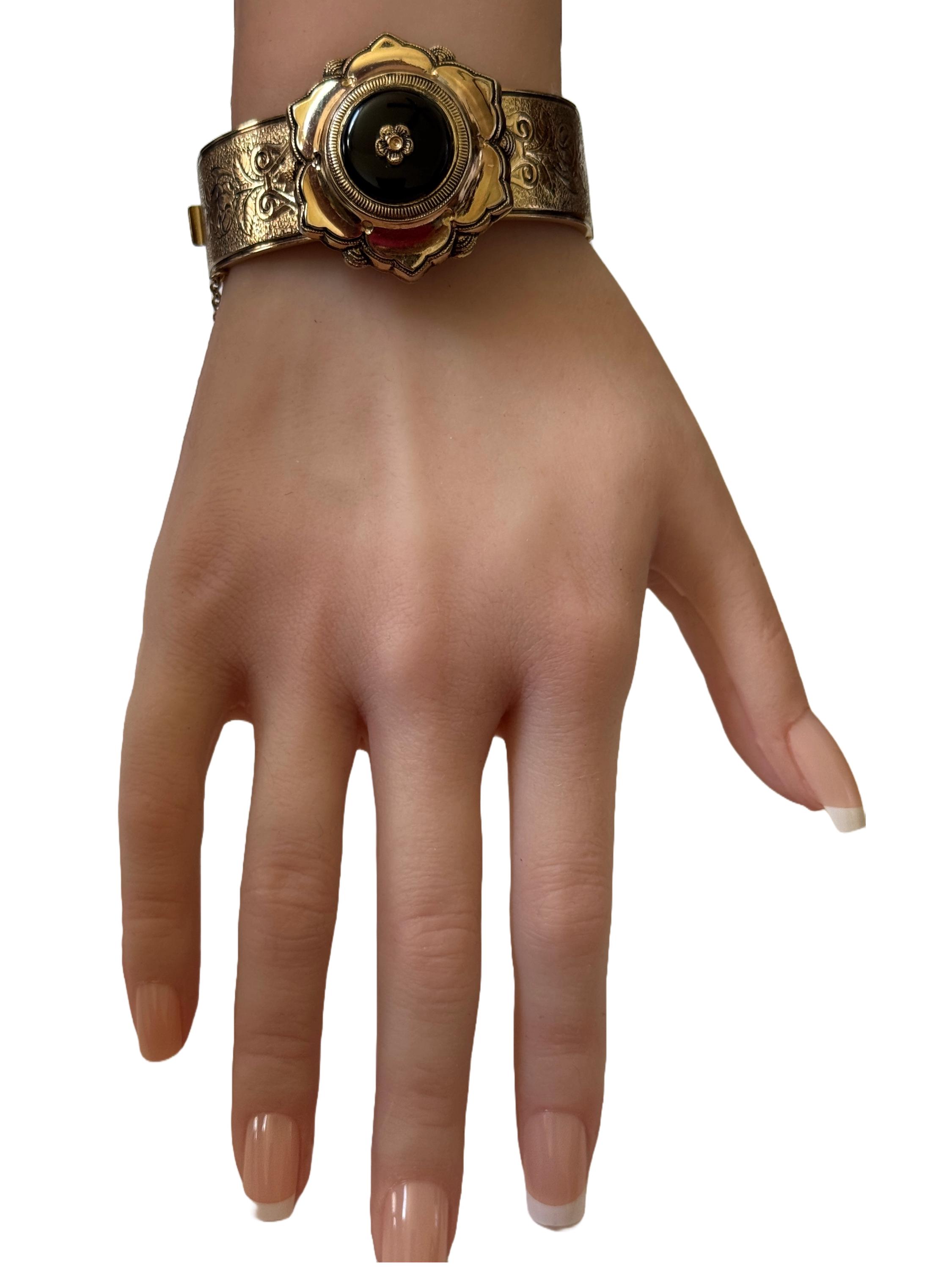 Vintage Coro Black and Gold Women\'s Bracelet Vintage Coro Gold Tone Bangle: Black Onyx Floral Bracelet  main image 3