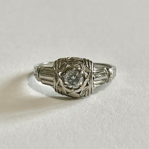 Antiker Art-Deco-bewerteter 18k Weißgold-Filigrandiamantring - Diamant im alten europäischen Schliff - .29ct - Größe 7 1/2 -Feiner Art-Deco-Schmuck