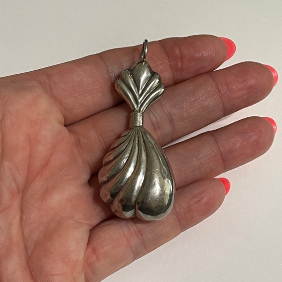 Vintage Sterling Silver Puffed Scallop Design Per… - image 3