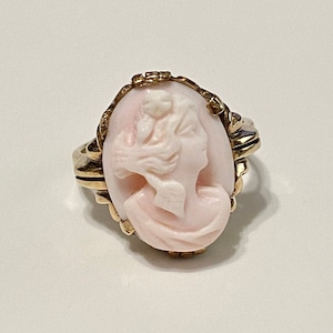 Vintage 10k Gold Cameo Ring: Angel Skin Coral, 1930s Art Deco, Size 6 3/4