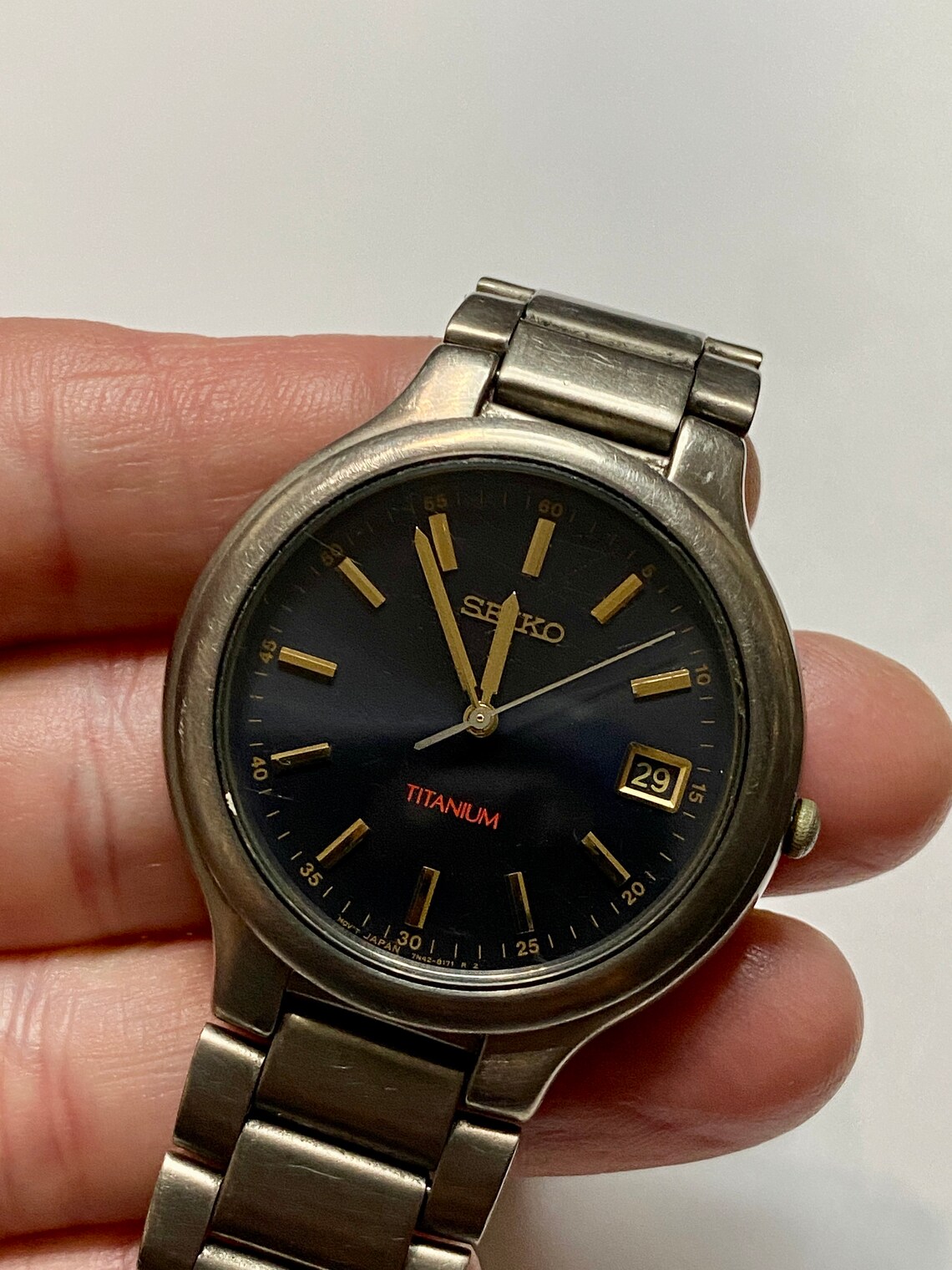 seiko titanium quartz watch