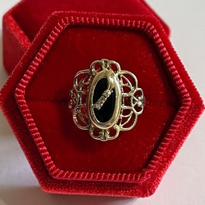 Vintage Art Deco Onyx Ring: 10k Yellow Gold Diamond Accent, Size 8.5