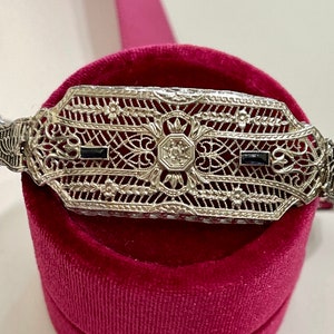 Antikes filigranes Art Deco Armband: 10k Weißgold-Saphir-Diamant, 1930er Jahre