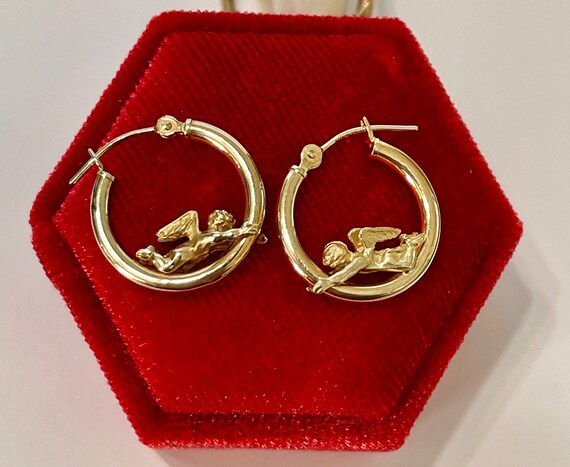 Angel Hoop Earrings / 10k Gold Cherub Earrings / Laying Angels - Etsy Canada