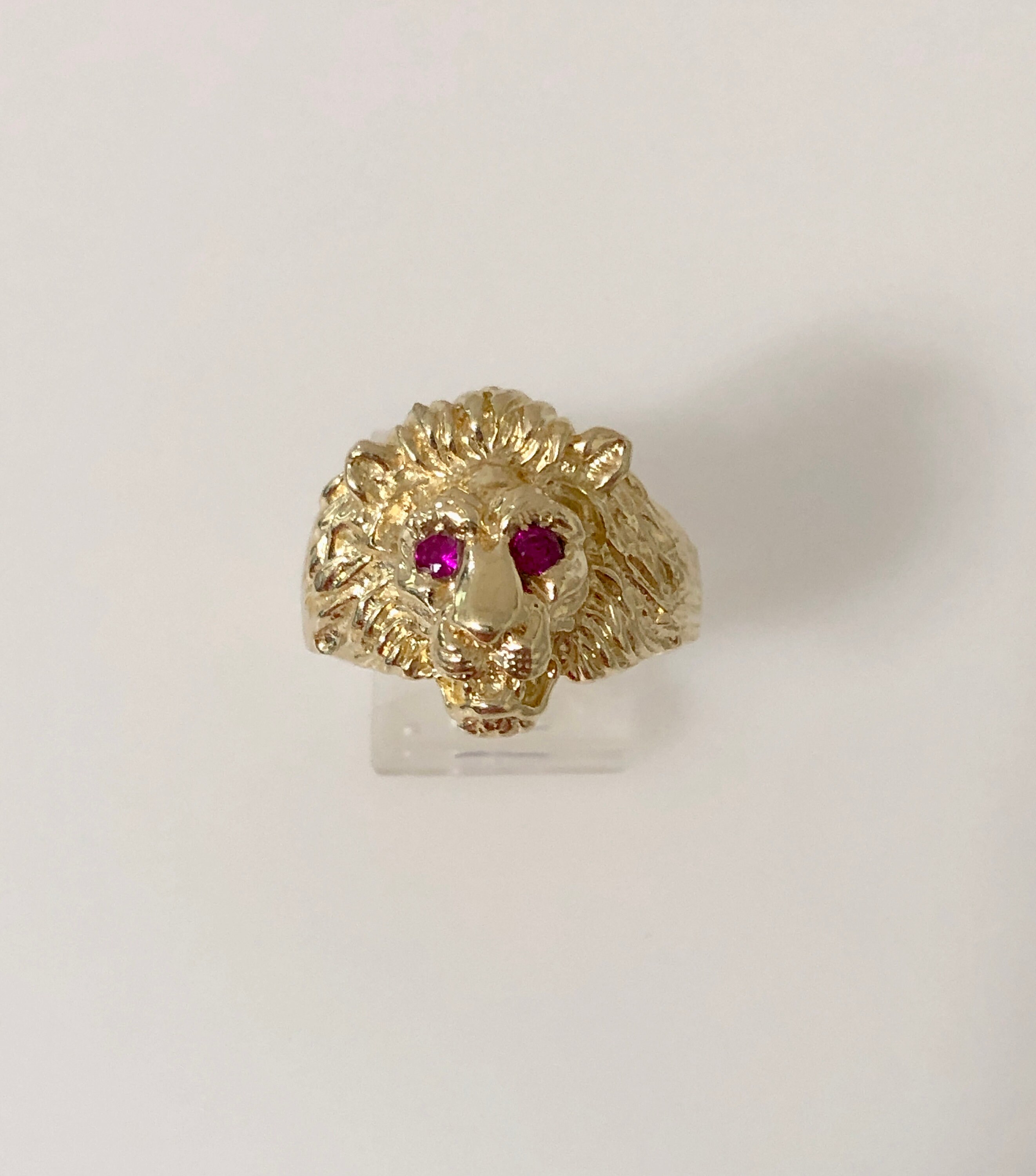 Gold lion ring with ruby eyes deals