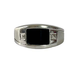 1940s Onyx Ring: 10k White Gold Statement Jewelry, Size 10.5