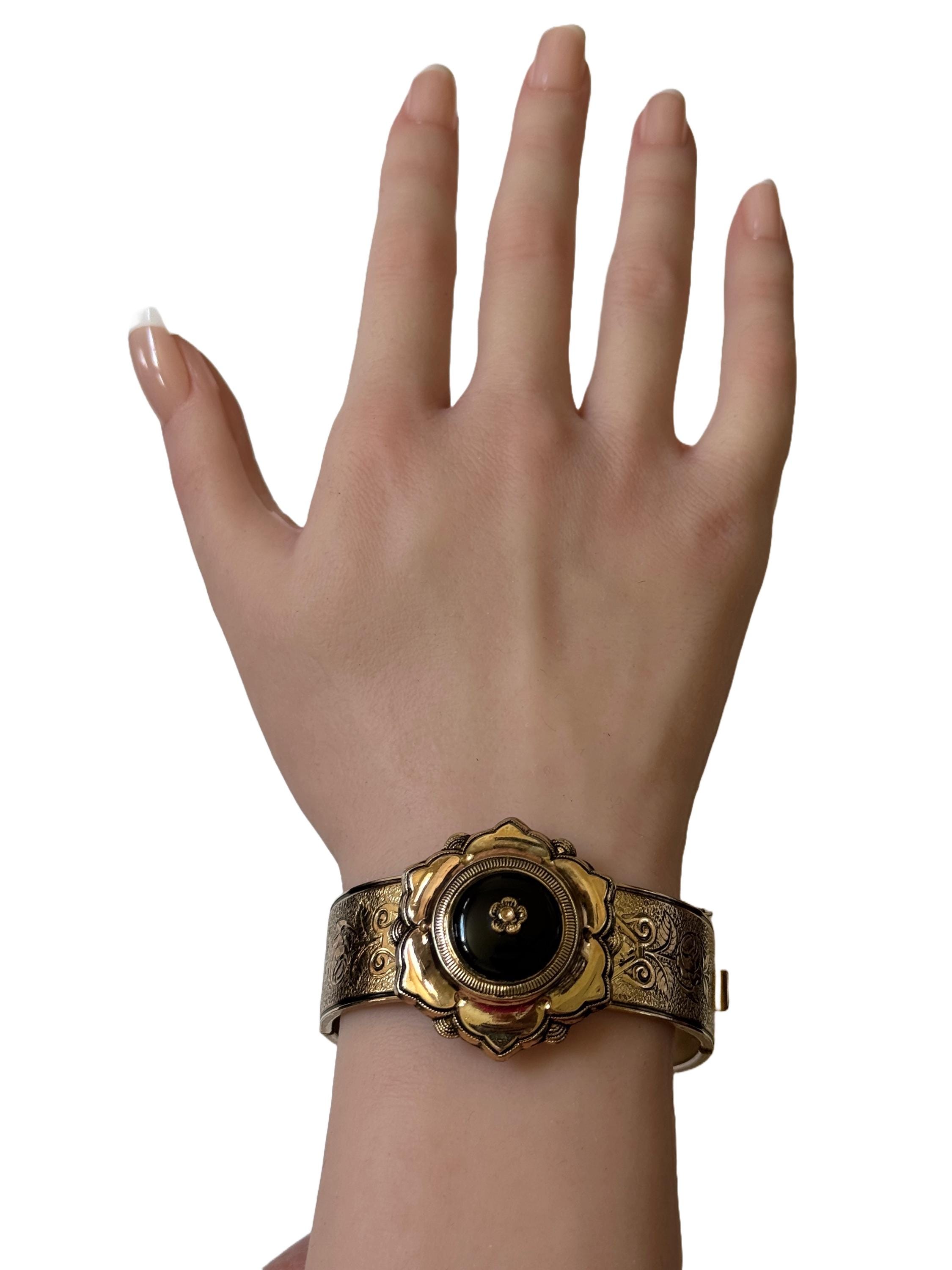Vintage Coro Gold Tone Bangle: Black Onyx Floral Bracelet 