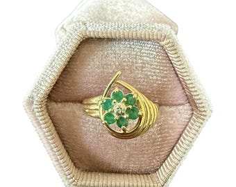 Vintage 14k geel goud - moderne tijd halverwege de eeuw - bloemenring met smaragd en diamantaccent - fijne statement-sieraden jaren 1980