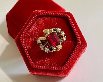 Art Deco-ring uit de jaren 1930: robijnrode ring: 14 kt roségoud en parelzaad, maat 7