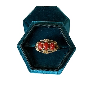 14k Gold Red Coral Ring: 1950s Retro Oval Gemstone Statement