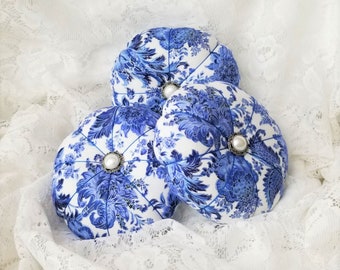 Delft Pin Cushion-Delft Blue White Pin Cushion-Bedroom Décor-Seamstress Gift-Quilter Gift-Fabric Pin Cushion-Country Cottage Decor