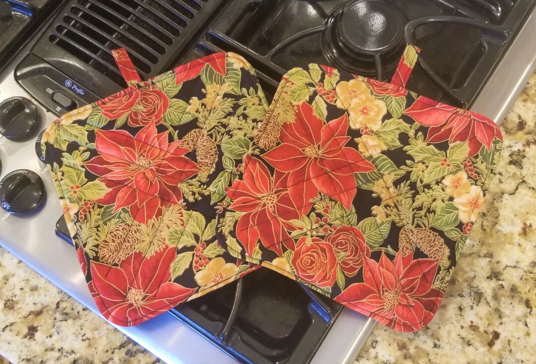 Poinsettia Square Quilted Pot Holders Set of 2christmas Potholders