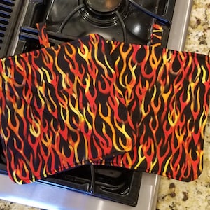 Flame Square Quilted Pot Holders Set of 2-Flame Potholders-Flame Trivets-Reversible Trivet-Host Gift-Insulbrite Trivet-Hand Made