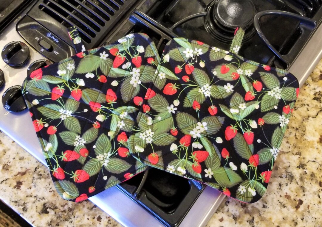 Strawberries Square Quilted Pot Holder Set of 2strawberry Potholders