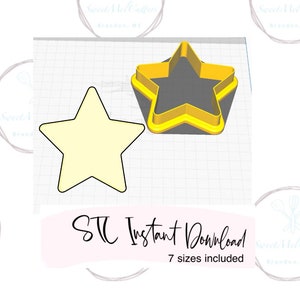 Puede incluir: Una descarga digital de siete cortadores de galletas con forma de estrella de diferentes tamaños. La imagen muestra un cortador de galletas con forma de estrella amarilla con un contorno negro. El texto "STC Instant Download 7 sizes included" también es visible.