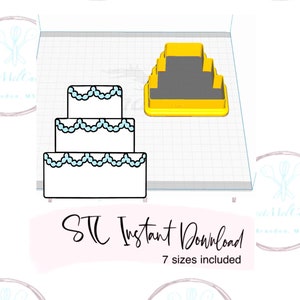 Puede incluir: Una descarga digital de un archivo SVG de pastel de boda de tres niveles y un soporte para pastel. El pastel es blanco con glaseado azul y el soporte es amarillo. El texto "STC Descarga instantánea 7 tamaños incluidos" está debajo de la imagen.
