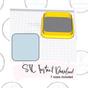 以下が含まれることがあります： 正方形のクッキーカッター用の7つの異なるサイズのSVGファイルのデジタルダウンロード。画像は、薄い青色の正方形のクッキーカッターと黄色の正方形のクッキーカッターを示しています。