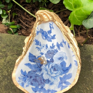 Oyster Shell Ring Dish, Decoupage Chinoiserie Jewelry Holder, Trinket Bowl Coastal Decor, Blue White Beach Wedding, Bridesmaid Hostess gifts image 7