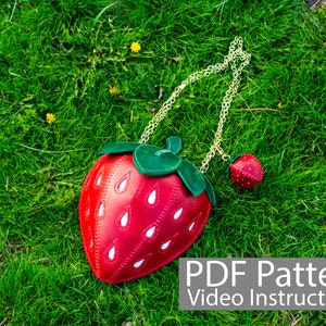 PDF パターン レザー ストロベリー バッグ キーチェーン付き