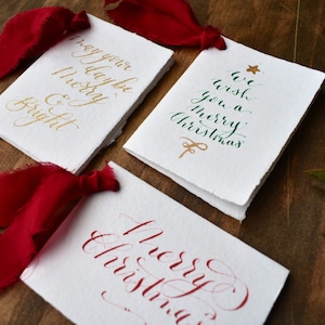 3 Große Kalligraphie Weihnachtsgeschenkanhänger | handgeschöpftes Baumwollpapier | reines Seidenband